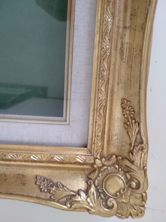 PF5　金色装飾の額縁（４７x３８cm）