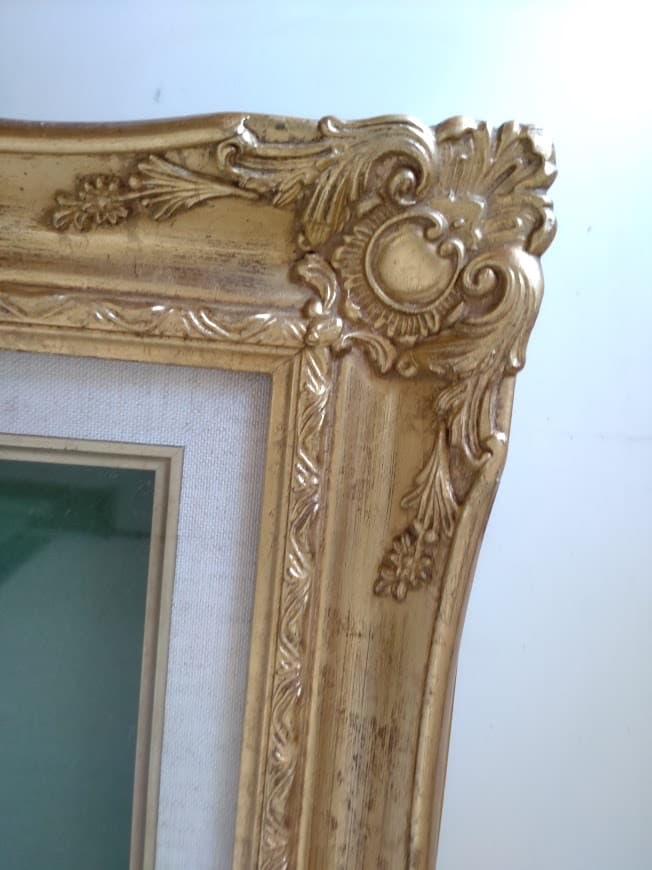 PF5　金色装飾の額縁（４７x３８cm）