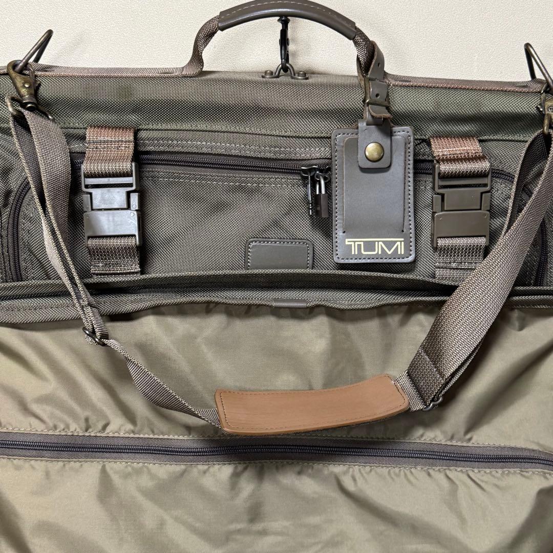 TUMI ガーメントバッグ オリーブグリーン