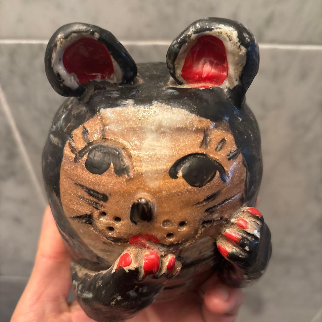 作家さんによるお茶目で可愛らしくとても雰囲気のある猫の陶器