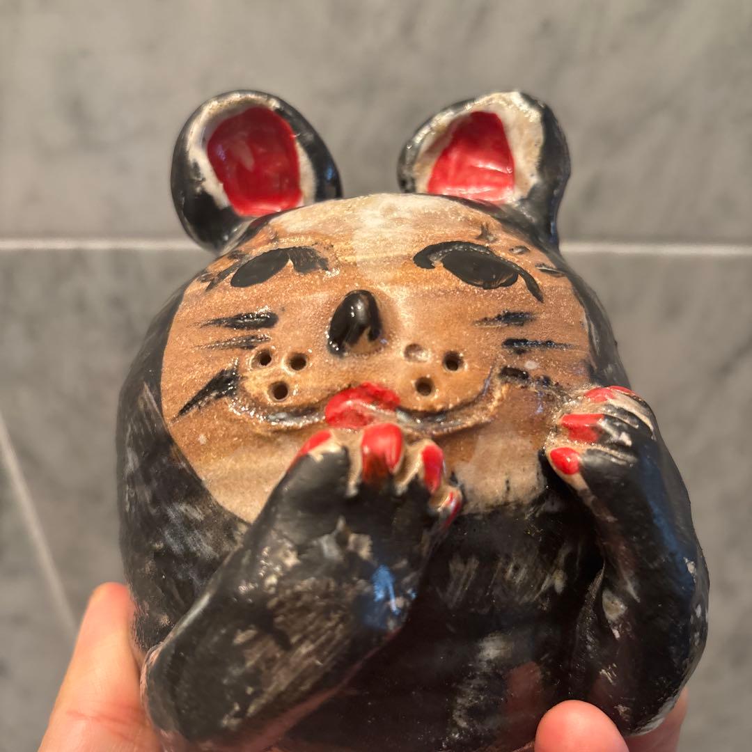 作家さんによるお茶目で可愛らしくとても雰囲気のある猫の陶器