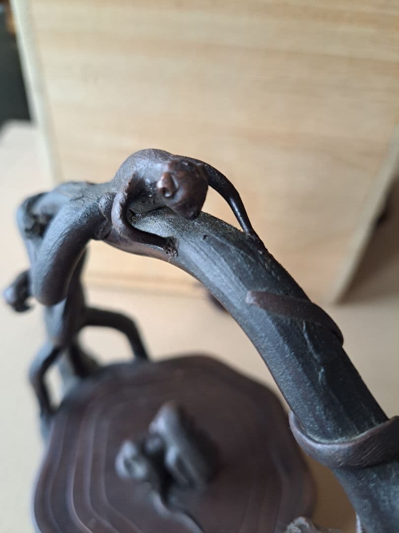 古い中国茶器　5匹の猿と切り株