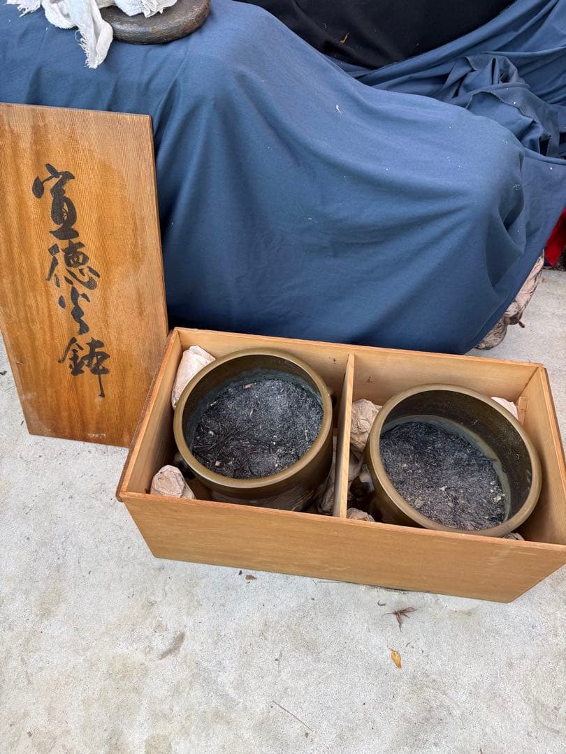 宣徳火鉢 山水画風　2個　箱入り　灰入り