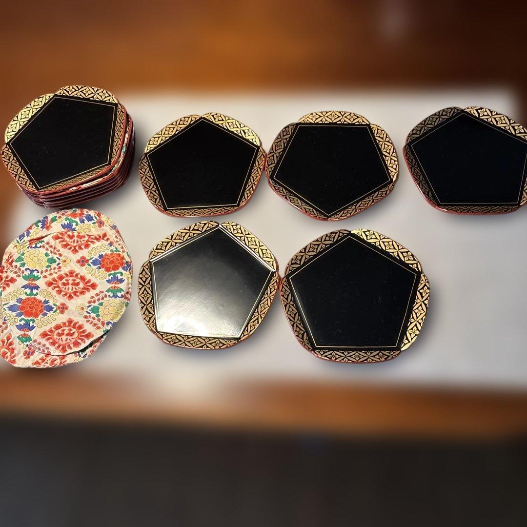 輪島塗りの菓子器　(12枚)手縫いの緩衝布付