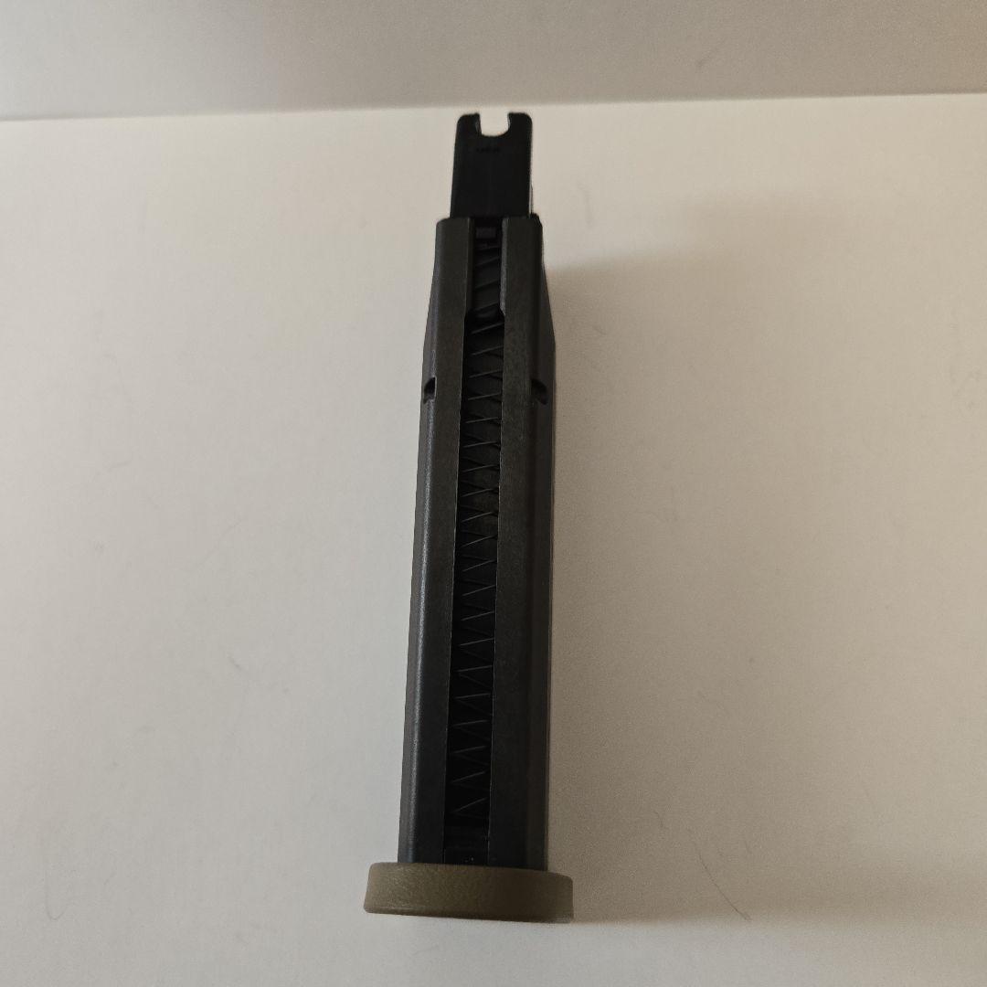 Smith & Wesson M&P9 Custom 、スペアマガジンセット