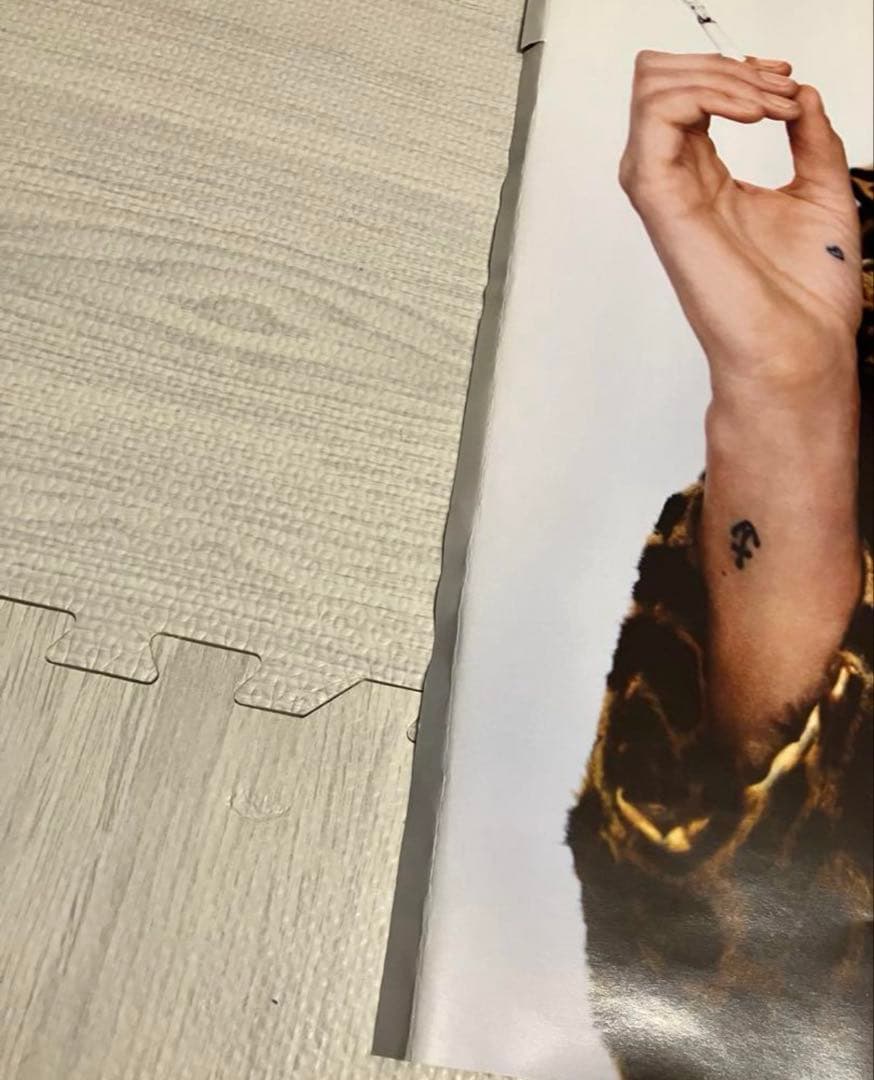 シュプリームケイトモス　ポスター額付き