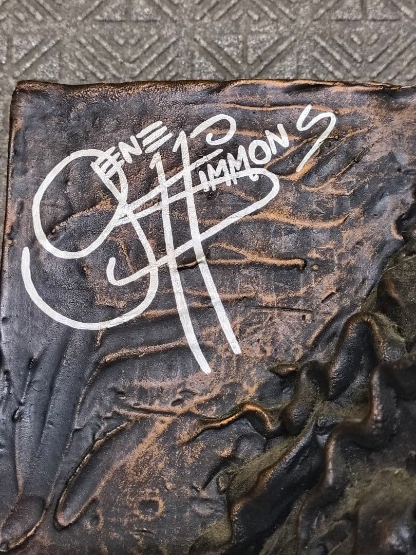 KISS Gene Simmons レリーフ 2,691体目15,000体限定！