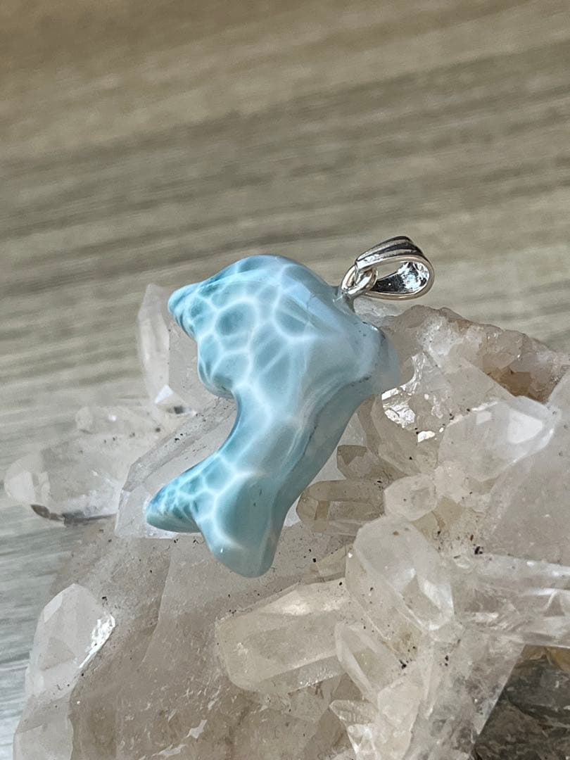 天然石☆高品質！ラリマーイルカ型☆濃いブルー＆ラリマーらしい模様＆形が美しい！