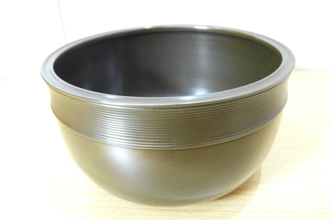 京釜師　十五代 大西清右衛門（浄心） 造　唐銅 糸目建水【千家十職】