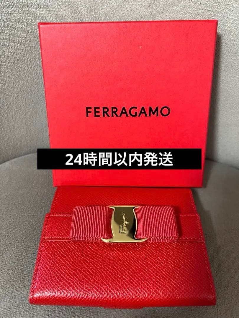 L*♡様 最終値下げ【ほぼ新品】FERRAGAMO レッド 二つ折り財布
