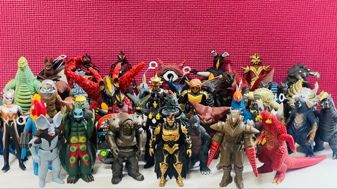 ❁在庫一掃SALE❁ 怪獣シリーズ61体＋おまけ1体付き　ソフビ　まとめ売り