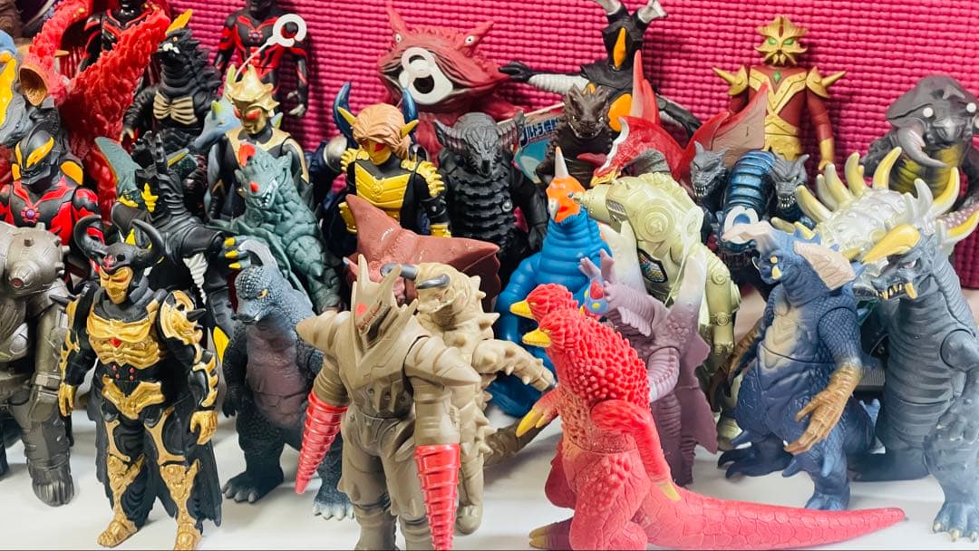 ❁在庫一掃SALE❁ 怪獣シリーズ61体＋おまけ1体付き　ソフビ　まとめ売り