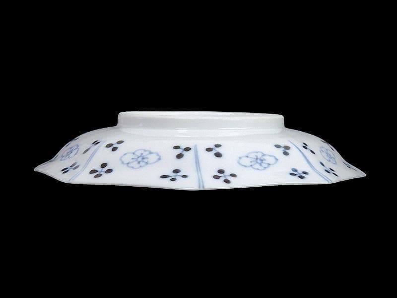 古伊万里　青海波に墨弾籠目紋　楼閣山水に花の図　八角皿２枚F205AS-fbud