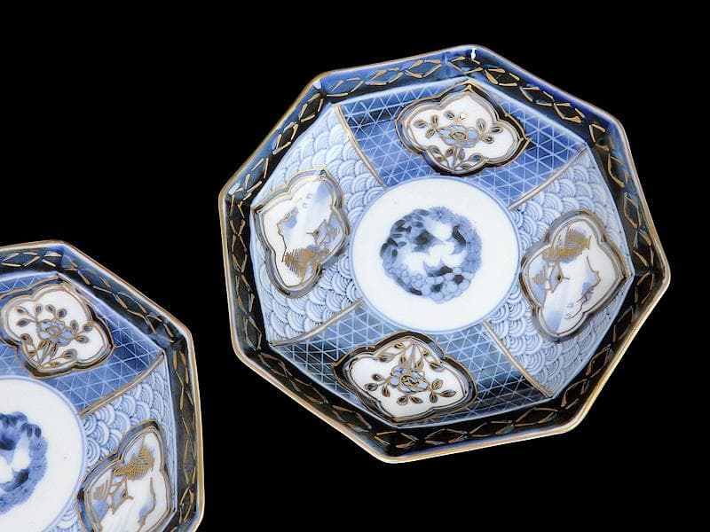 古伊万里　青海波に墨弾籠目紋　楼閣山水に花の図　八角皿２枚F205AS-fbud