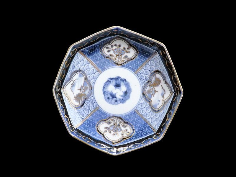 古伊万里　青海波に墨弾籠目紋　楼閣山水に花の図　八角皿２枚F205AS-fbud