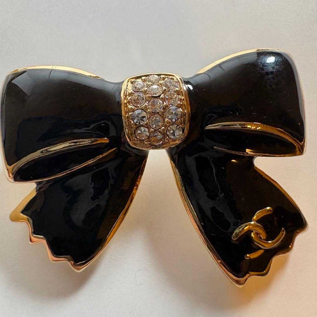 希少　CHANEL シャネル　リボン型　ブローチ　ピンバッジ　ラインストーン