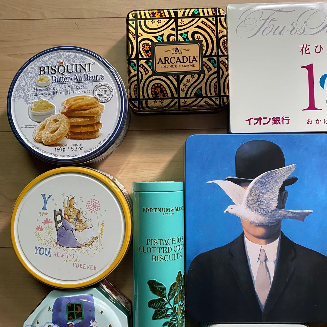 お菓子の空き缶23個まとめ売り