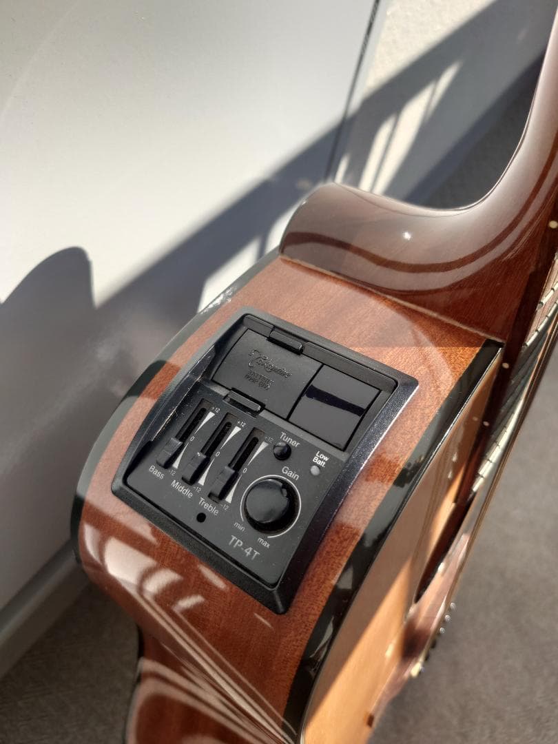 ギターTakamine EG340C エレアコ・クエレクトリック・アコ