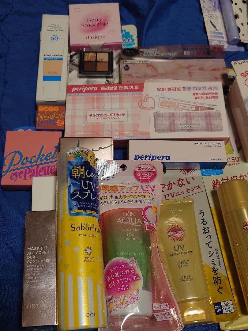 化粧品　新品未使用　大量まとめ売り　fwee，TIRTIR,etc...