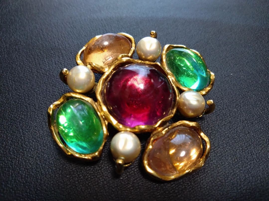 イブ・サンローランヴィンテージブローチ