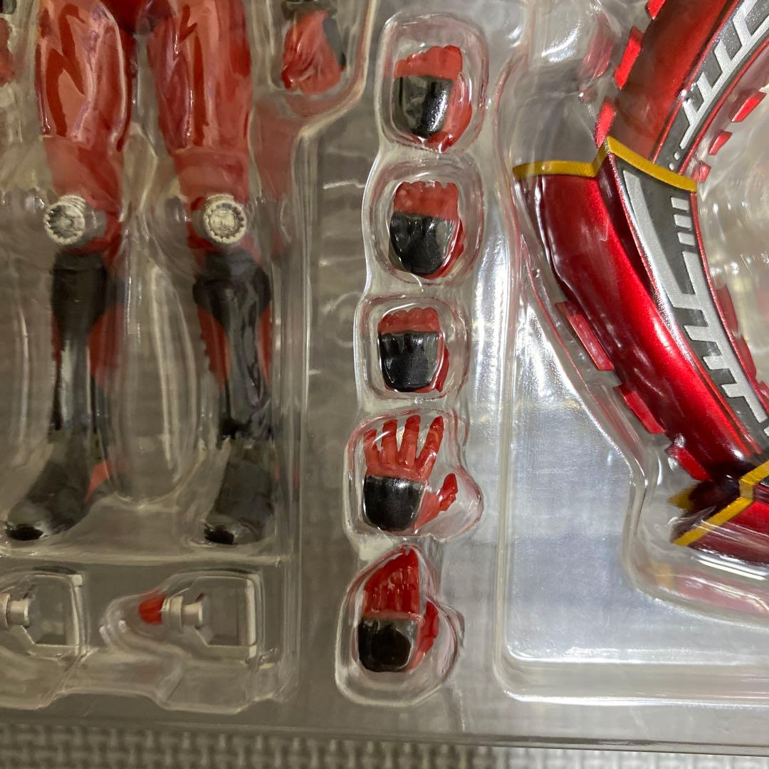 ［中身未使用］s.h.figuarts 仮面ライダー龍騎　バンダイ