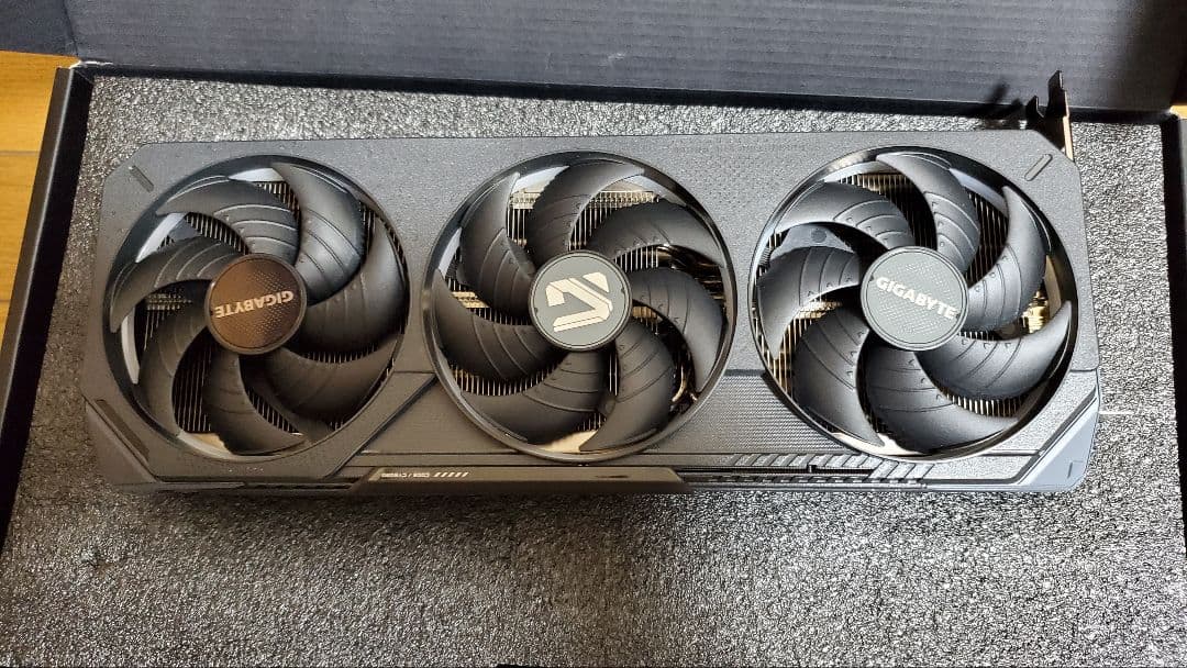 美品 GIGABYTE RTX 5070 12GB GAMING OC