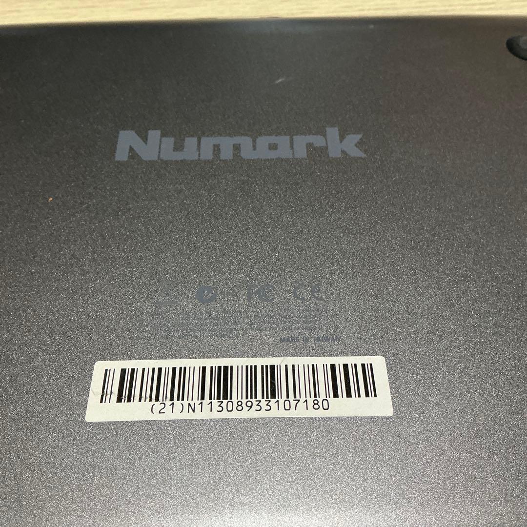 C461 Numark Mixtrack Edge DJコントローラー