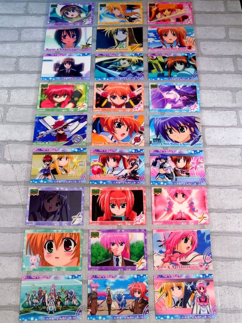 魔法少女リリカルなのはStrikerS、トレカ225枚&バインダー。