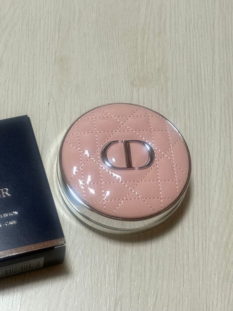 ディオールスキンフォーエヴァーイドラ　グロウクッション　1N