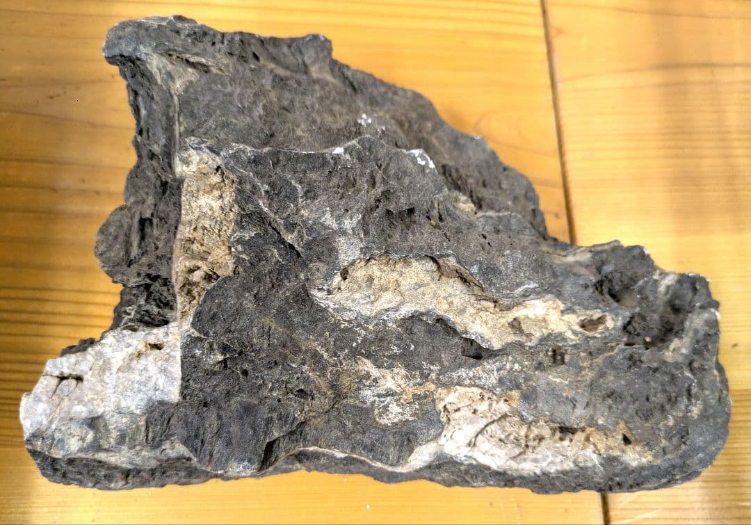 龍王石 約4.5kg 　天然石　 水槽用　レイアウト石