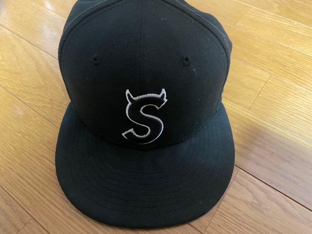 Supreme Sロゴ ブラックキャップ