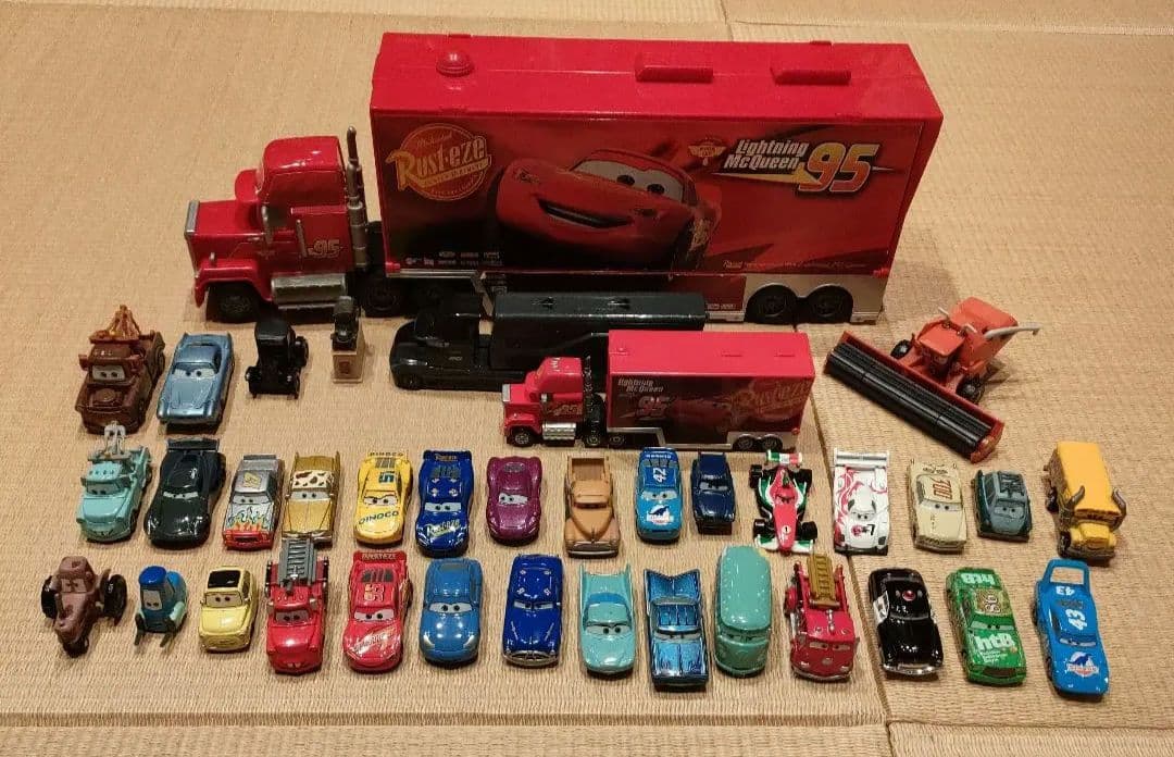 カーズ ミニカーセット トレーラー付き