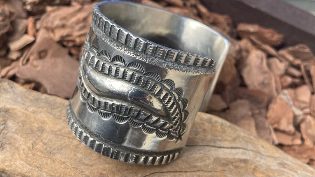 リポウズワイド4cmバングル　内径18cm