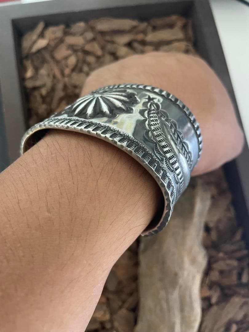 リポウズワイド4cmバングル　内径18cm