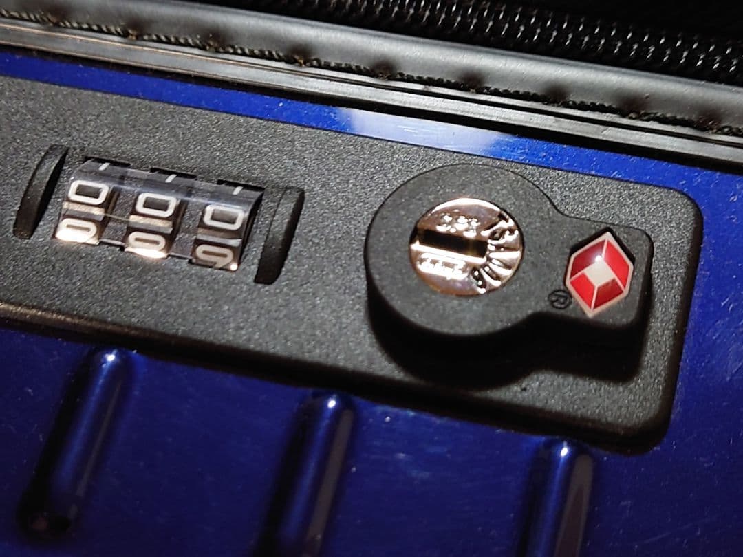 ★リモワ RIMOWA エッセンシャルライト ★ キャビン37Lグロスブルー★