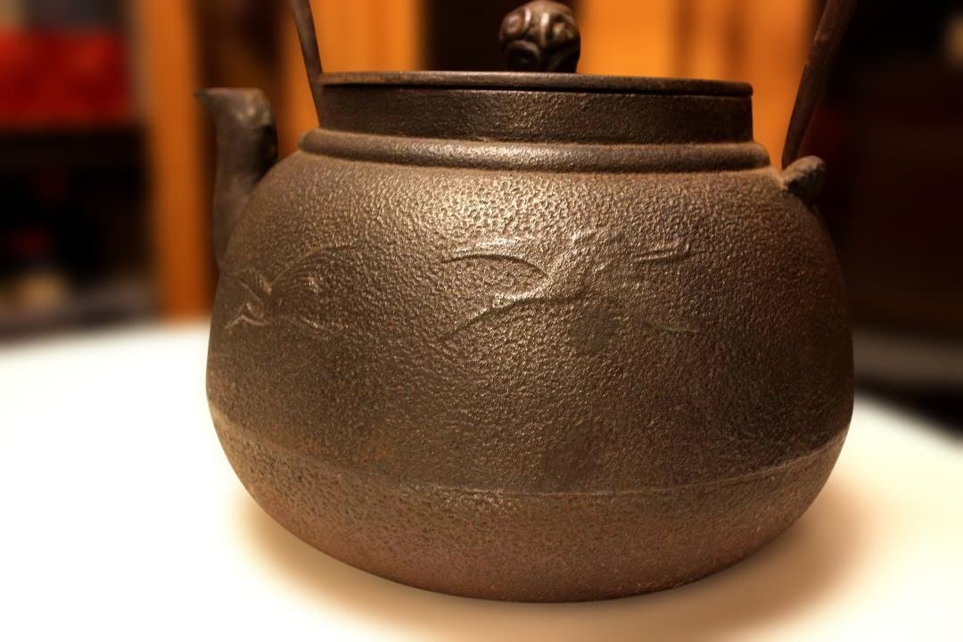 鋳鉄製 花模様 鉄瓶