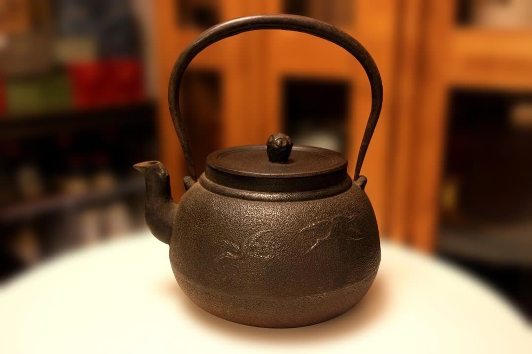 鋳鉄製 花模様 鉄瓶