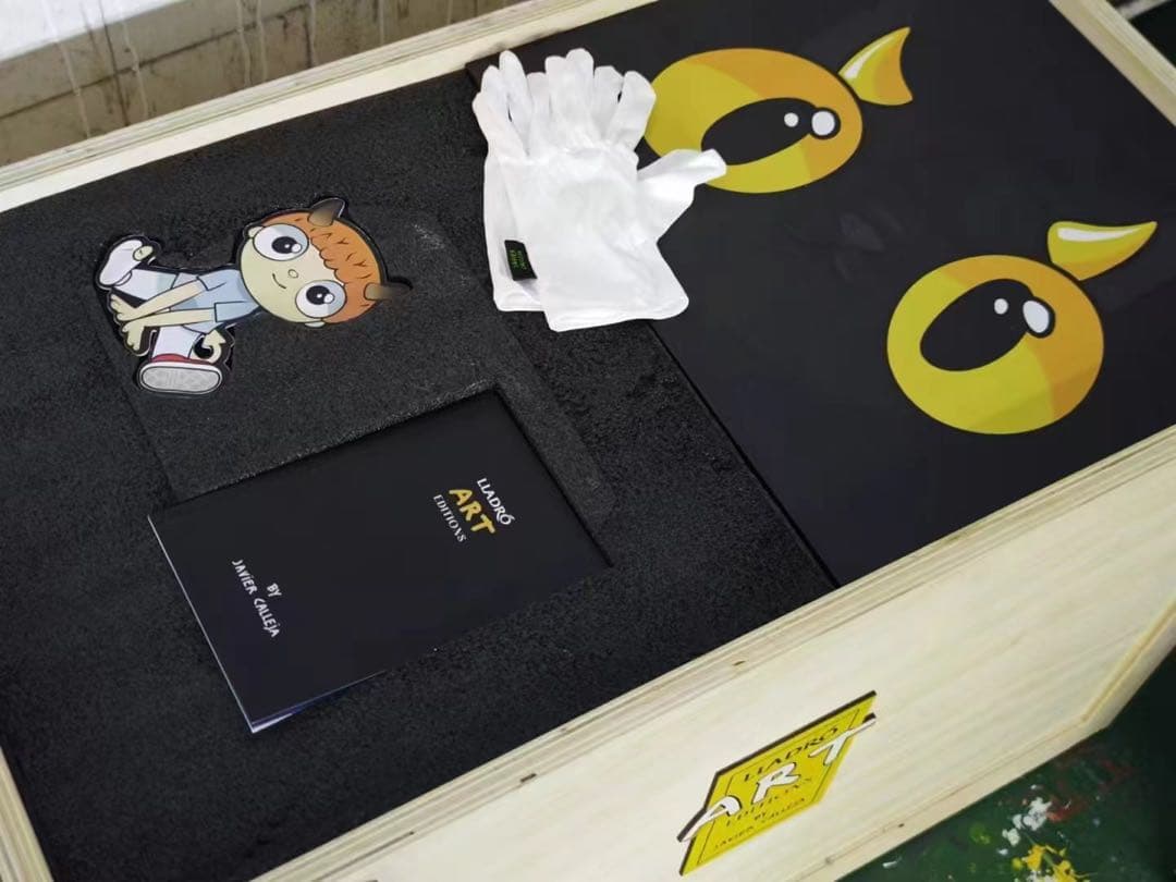 アーティスト ハビエル・カレハによる「You Choice One」新しい限定版