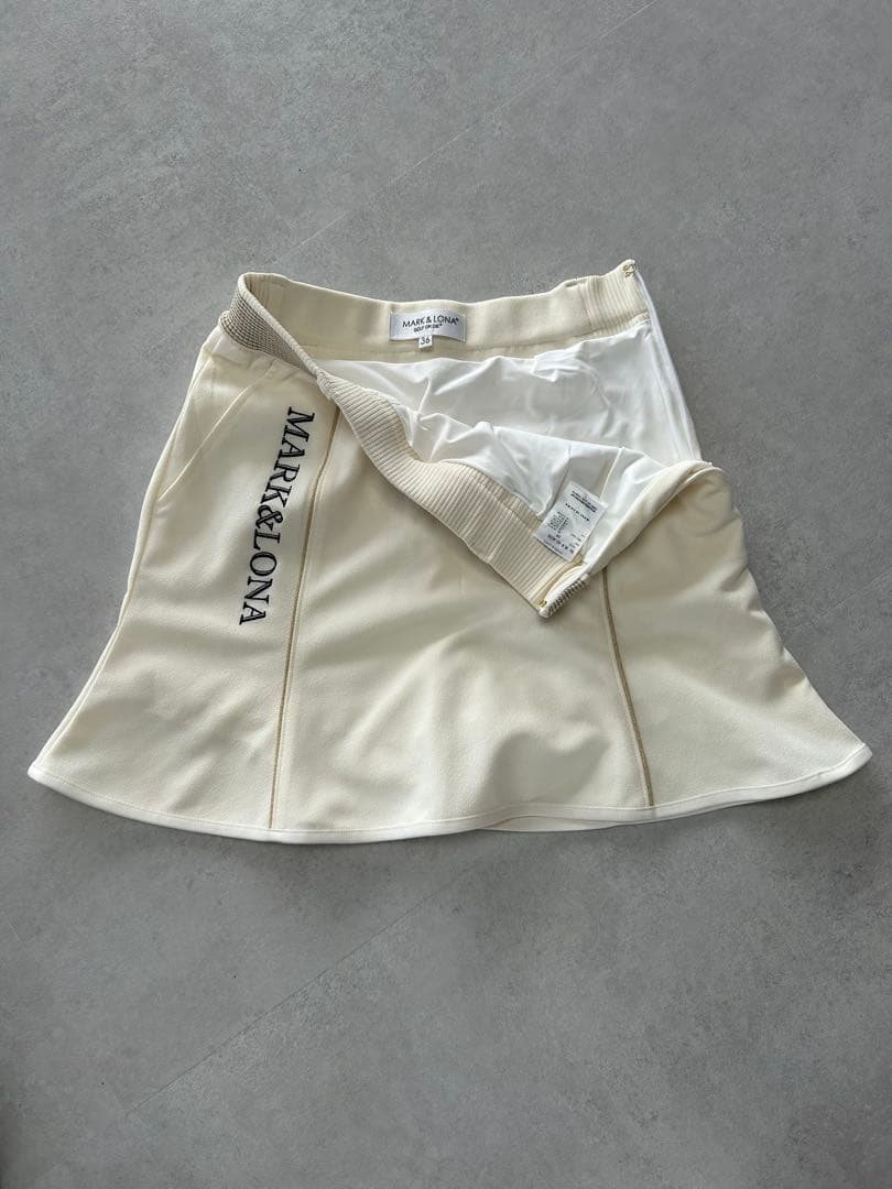 MARK&LONA 白スカート