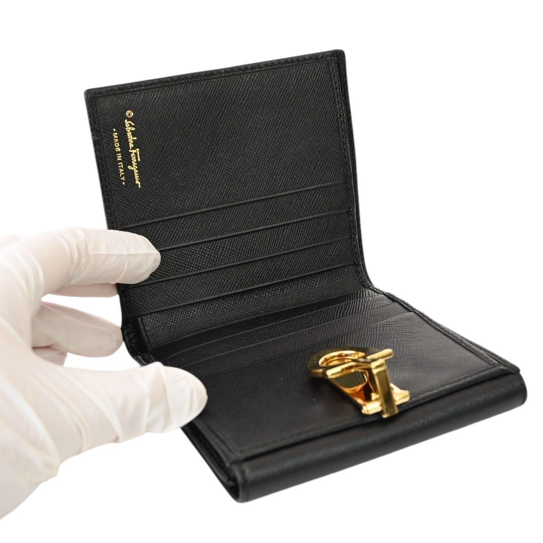【極美品】サルヴァトーレフェラガモ　ガンチーニ　二つ折り財布　ウォレット　黒