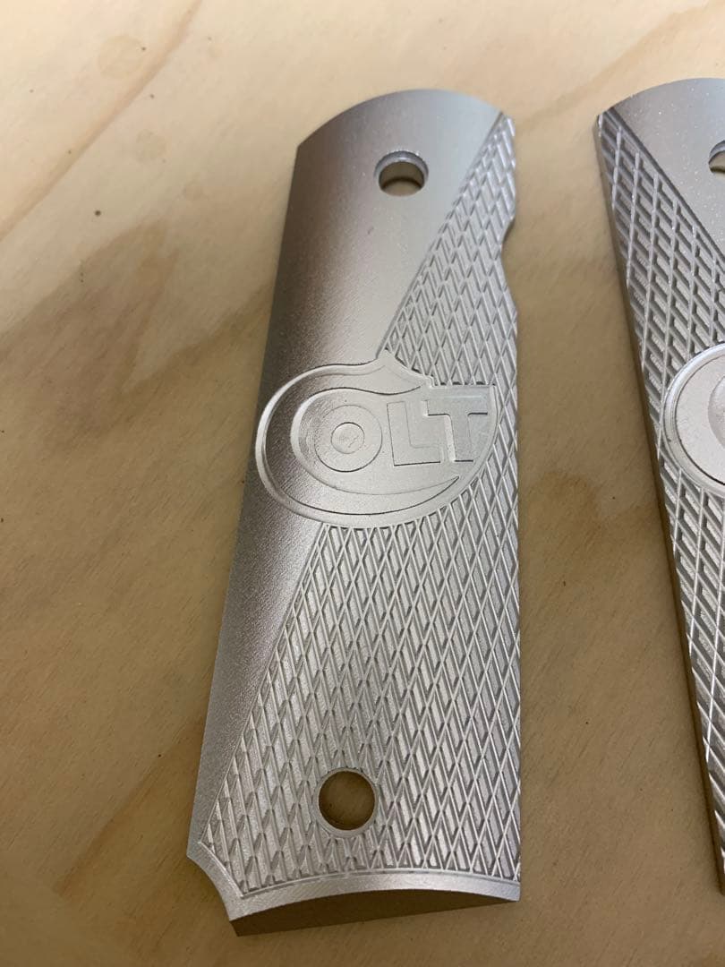 未使用品 コルトガバメント M1911 用アルミ製グリップ　アンビセフティ対応