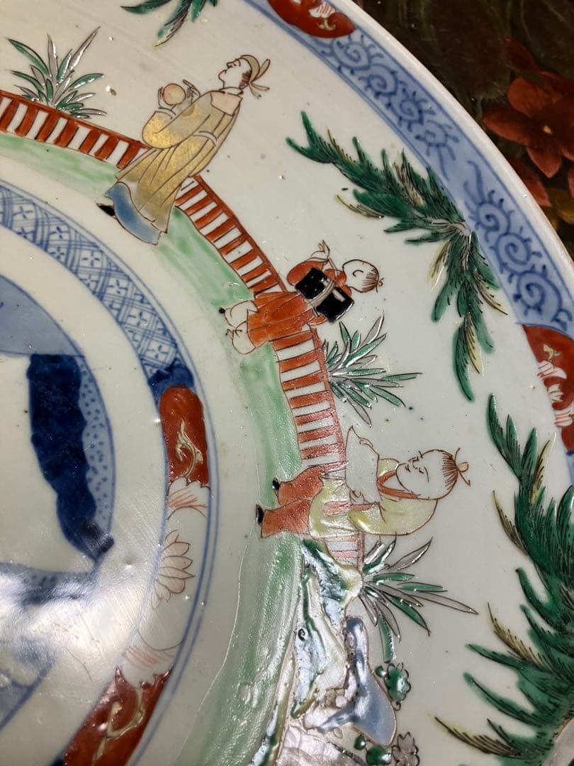 旧家蔵出し品　古伊万里　古い大皿　手書き色絵　瑞雲花　共を連れた貴族　鶴　唐人