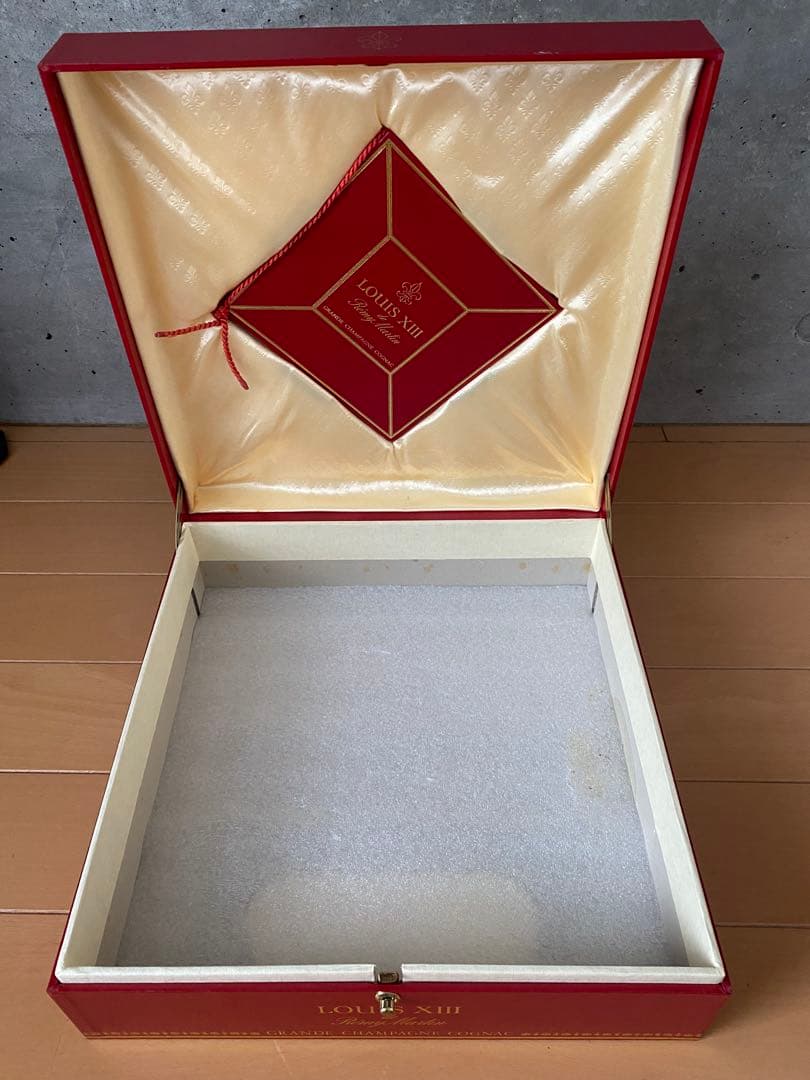 レミーマルタン ルイ13世バカラ 金キャップ 四角形箱 700ml 中古 未開栓