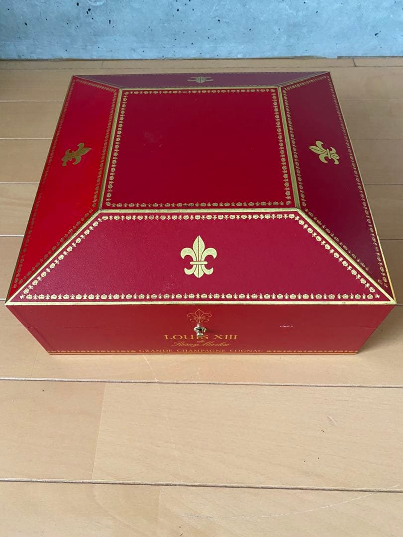 レミーマルタン ルイ13世バカラ 金キャップ 四角形箱 700ml 中古 未開栓