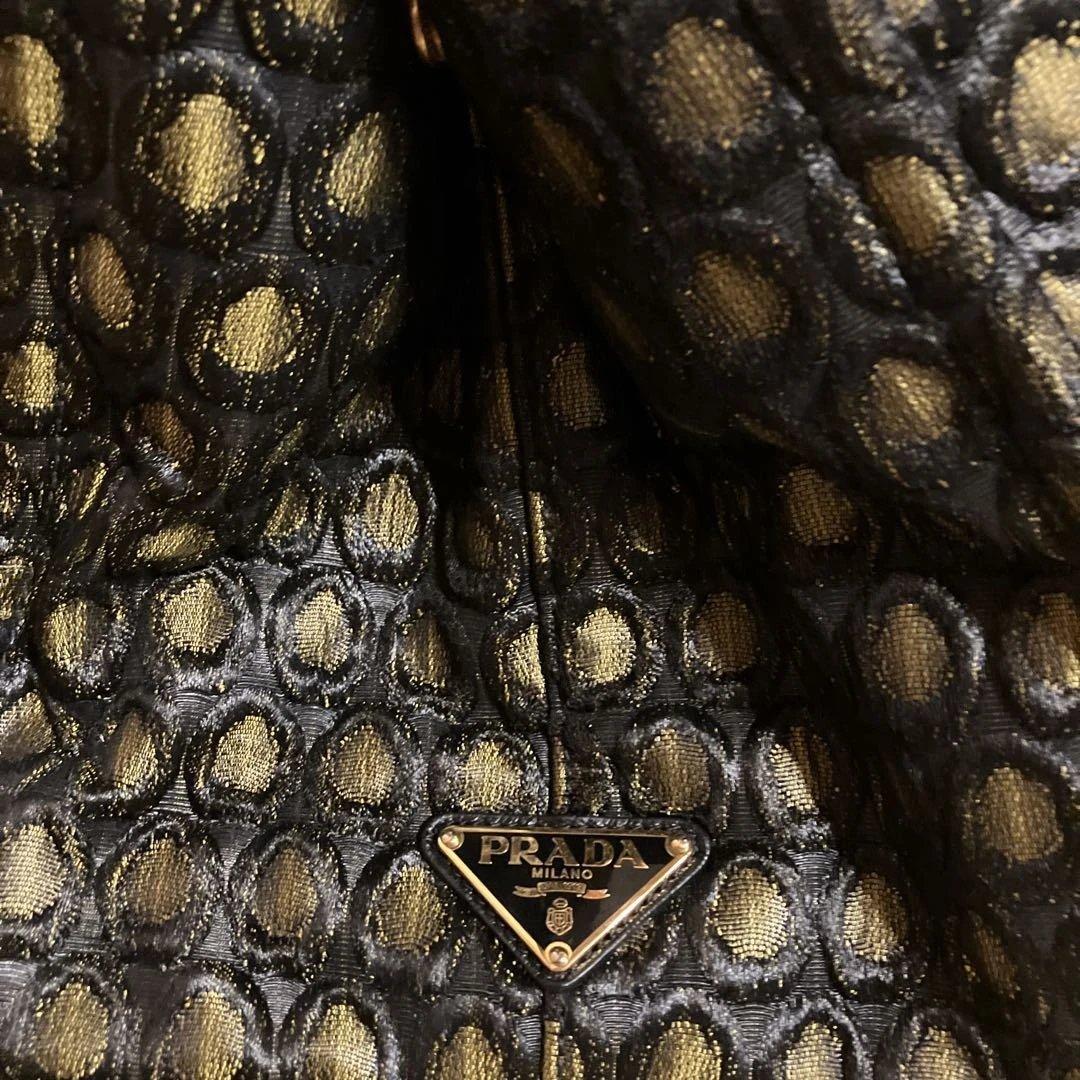 プラダ　黒と金のドット模様ハンドバッグ