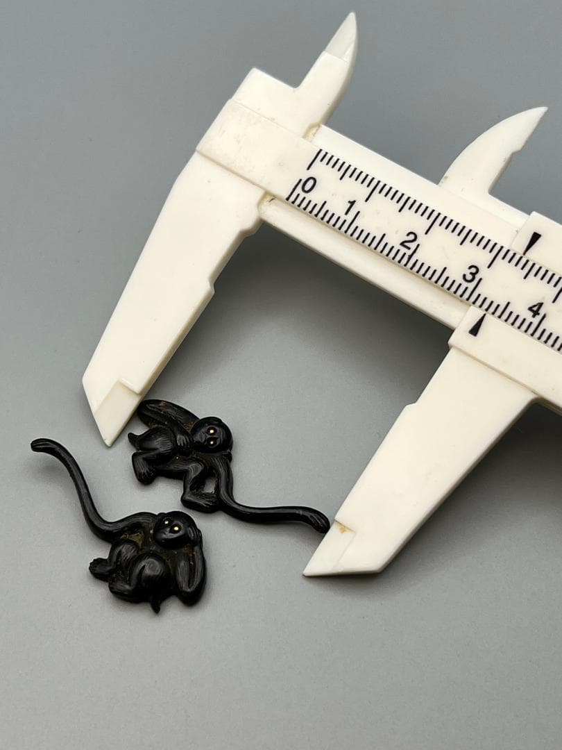 【海】江戸明治金工　長手猿図　金目　手彫　目貫一体　銅製鍍金　骨董品　箱付