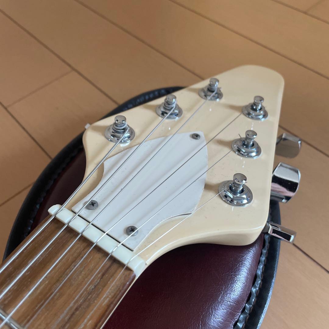 フライングV ケース付き　変形 エレキギター ビンテージホワイト