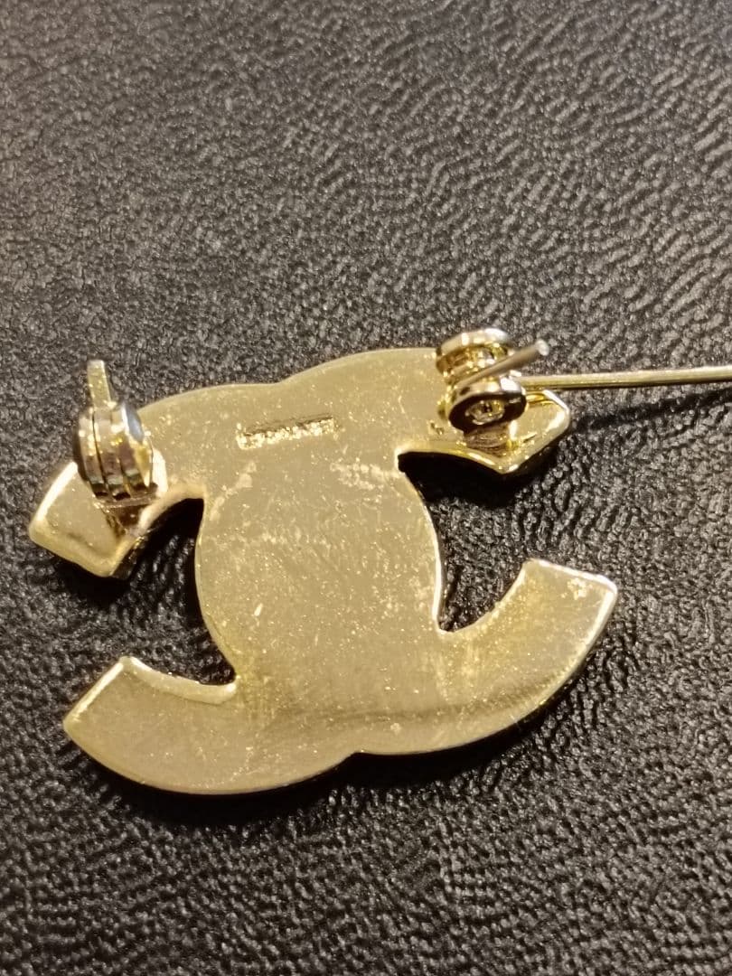 シャネル　ピンブローチ　サイズ　小　ゴールド　付属品なし　刻印あり