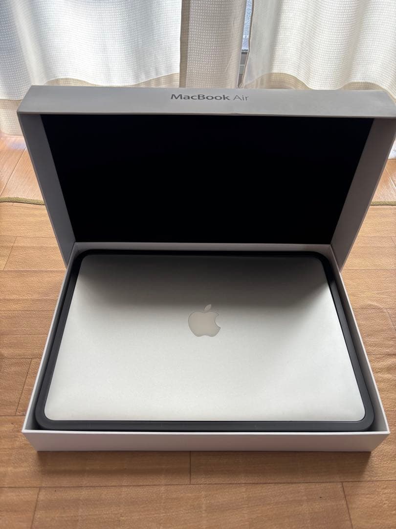 MacBook Air 13インチ Mid 2012 /最新OS Sequoia