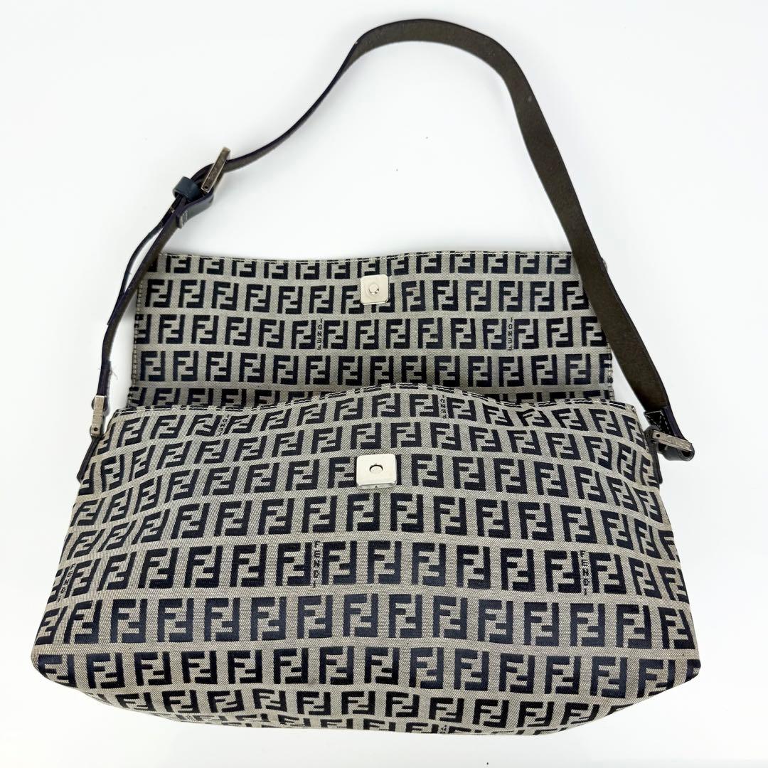 FENDI フェンディ ズッキーノ ワンショルダーバッグ 肩掛け カバン グレー